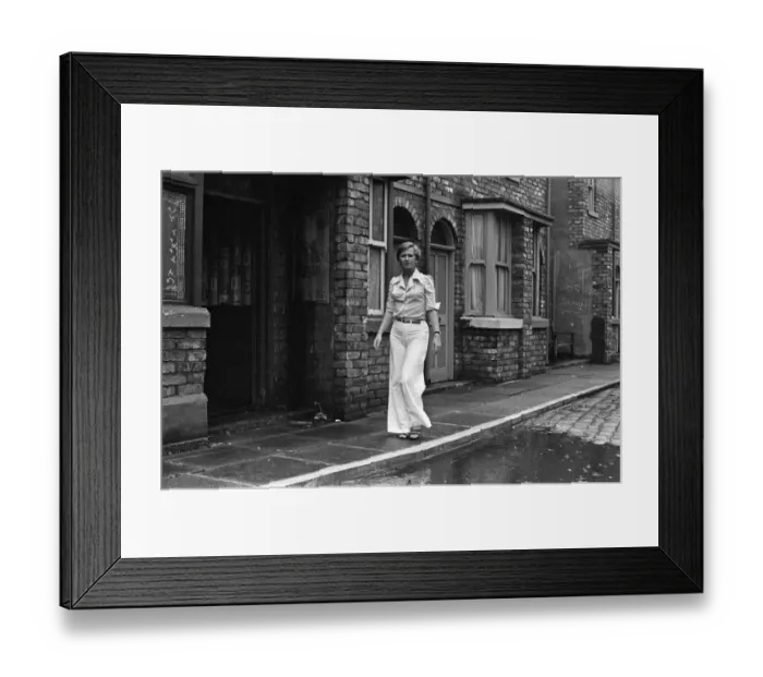 Framed Print : Coronation Street producer Susi Hush on the set of the soap. 14th August 1974 Framed Print : Coronation Street producer Susi Hush on the set of the soap. 14th August 1974