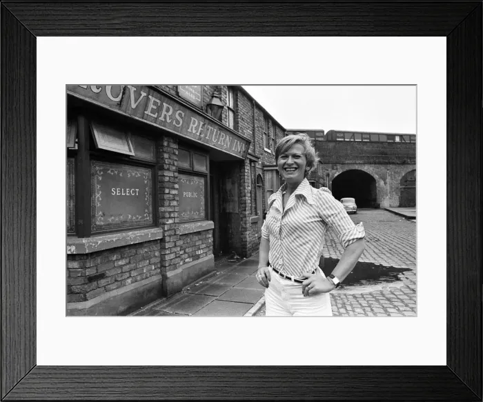 Framed Print : Coronation Street producer Susi Hush on the set of the soap. 14th August 1974 Framed Print : Coronation Street producer Susi Hush on the set of the soap. 14th August 1974