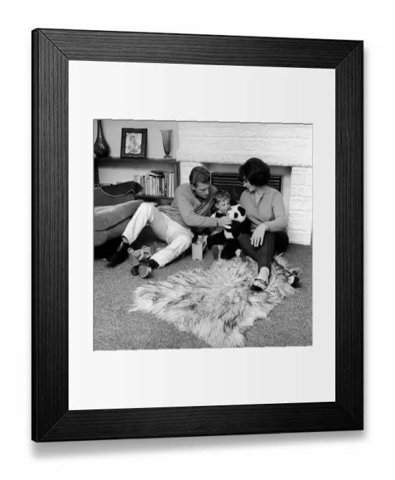 Framed Print : Actor Johnny Briggs at home with his wife Caroline and children Mark and Karen