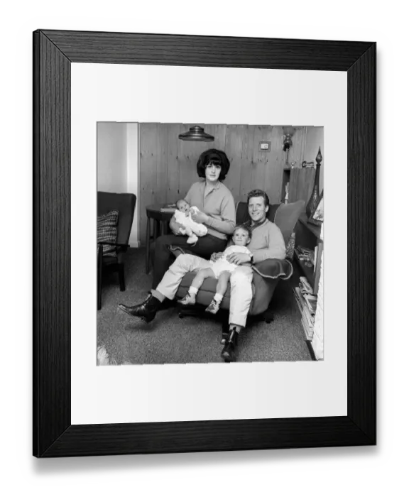 Framed Print : Actor Johnny Briggs at home with his wife Caroline and children Mark and Karen