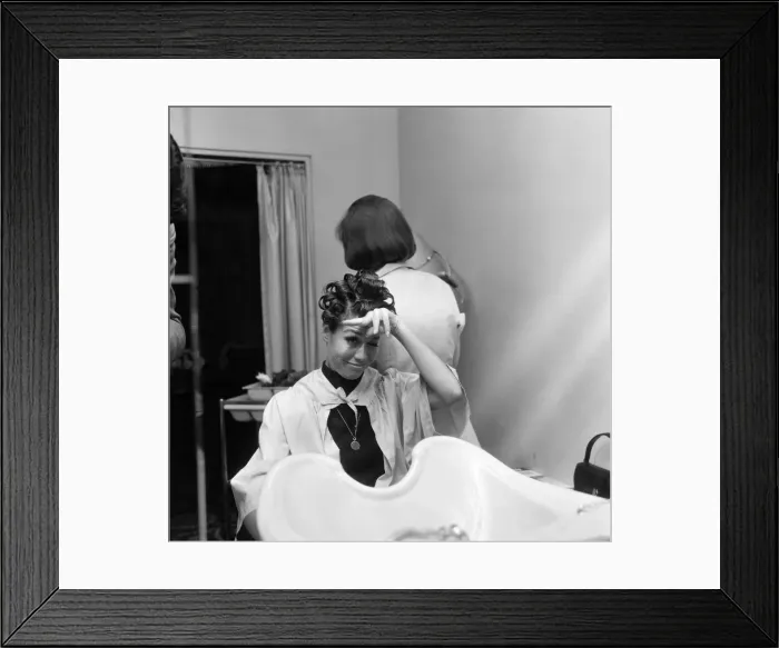 Framed Print : American actress, Mary Tyler Moore, pictured at the hairdressers at the Dorchester Hotel