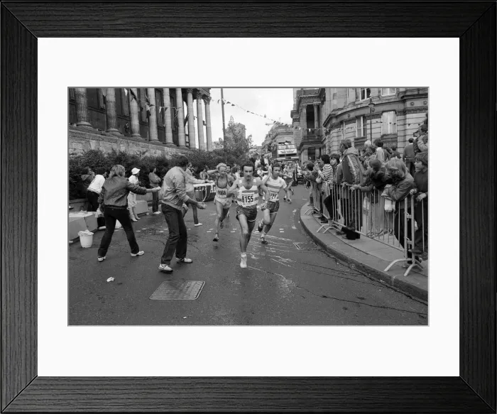 Framed Print : Birmingham Marathon, West Midlands. 20th September 1981 Framed Print : Birmingham Marathon, West Midlands. 20th September 1981