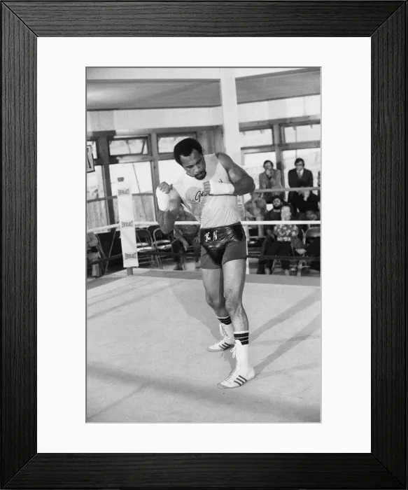 Framed Print : Ken Norton training at the Solar Gym ahead of his third title fight with Muhammad Ali Framed Print : Ken Norton training at the Solar Gym ahead of his third title fight with Muhammad Ali
