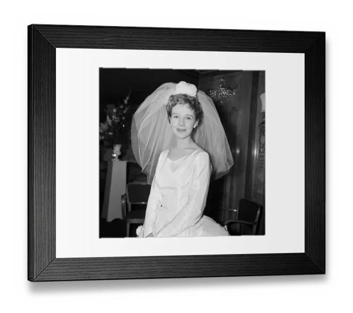 Framed Print : The wedding of William Roache and Anna Cropper at St Johns Wood Church Framed Print : The wedding of William Roache and Anna Cropper at St Johns Wood Church