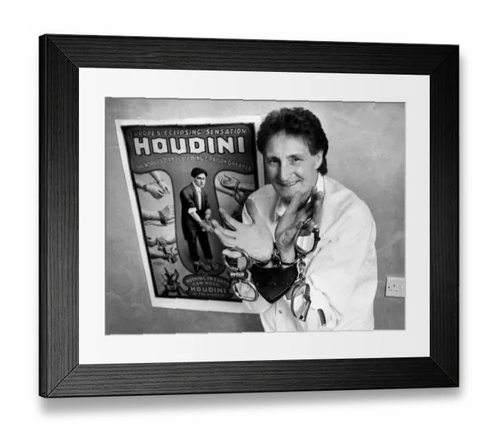 Framed Print : David de Val, Oldham escapologist. 8th October 1992