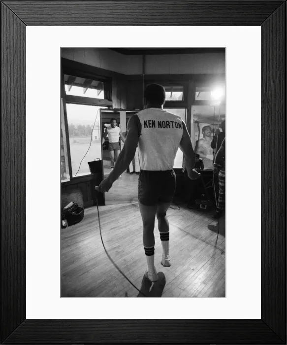 Framed Print : Ken Norton training at the Solar Gym ahead of his third title fight with Muhammad Ali Framed Print : Ken Norton training at the Solar Gym ahead of his third title fight with Muhammad Ali