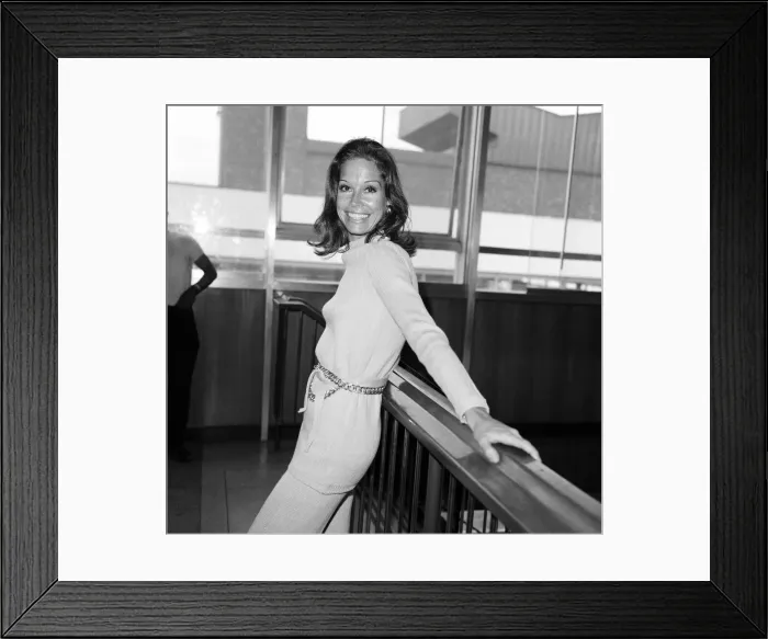 Framed Print : American Actress Mary Tyler Moore, at London Airport, on her way home to Los Angeles