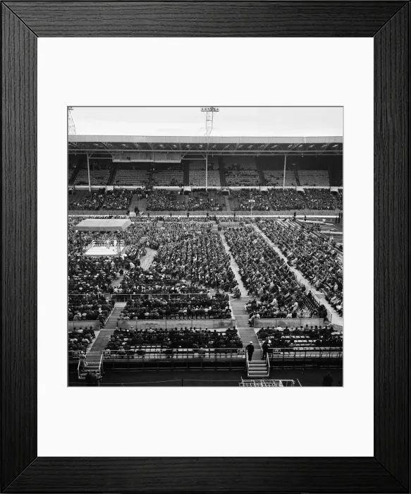 Framed Print : Cassius Clay vs Henry Cooper the under card at Wembley Stadium. 18th June 1963 Framed Print : Cassius Clay vs Henry Cooper the under card at Wembley Stadium. 18th June 1963