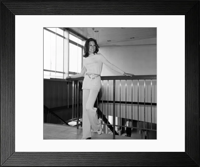 Framed Print : American Actress Mary Tyler Moore, at London Airport, on her way home to Los Angeles