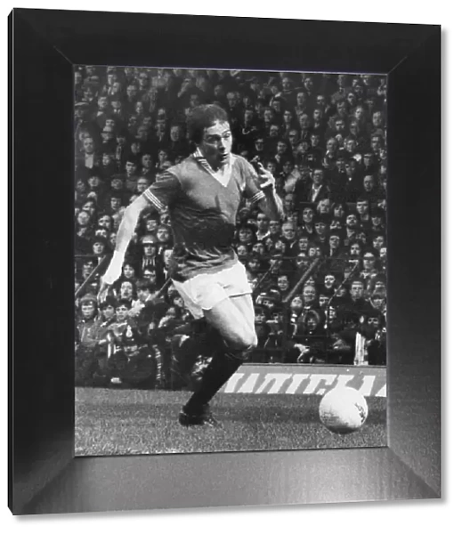 Stuart Pearson, Manchester United player in action, Old Trafford