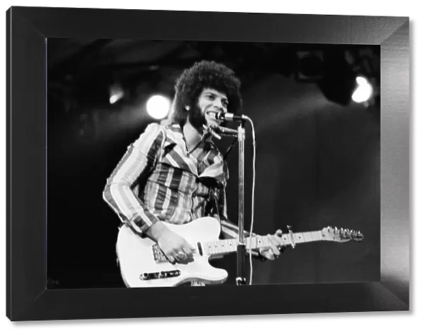 Ray Dorset, singer and frontman with Mungo Jerry performing at The Reading Festival