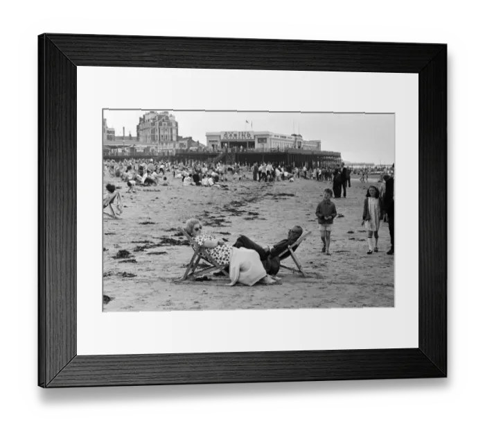 Framed Print : Holidaymakers in Margate, Kent. 14th July 1966 Framed Print : Holidaymakers in Margate, Kent. 14th July 1966