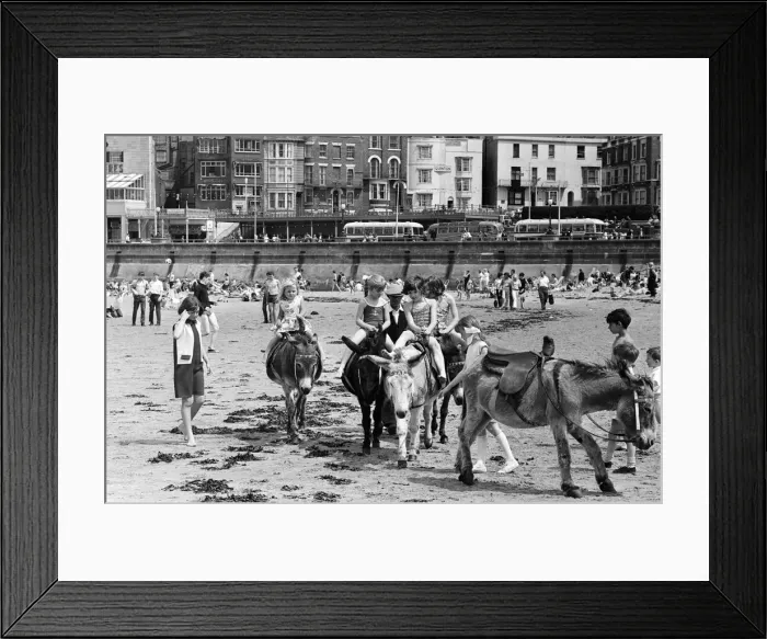 Framed Print : Holidaymakers in Margate, Kent. 14th July 1966 Framed Print : Holidaymakers in Margate, Kent. 14th July 1966