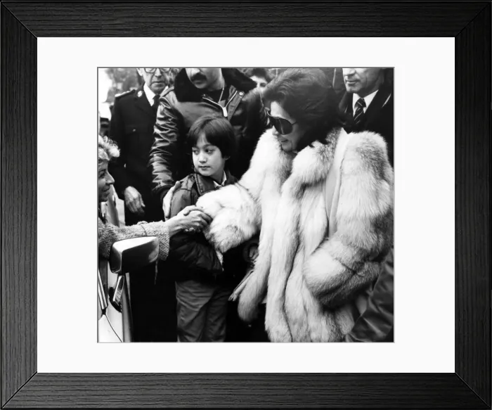 Framed Print : Yoko Ono and her son Sean Lennon visit Strawberry Field in Liverpool. 24th January 1984