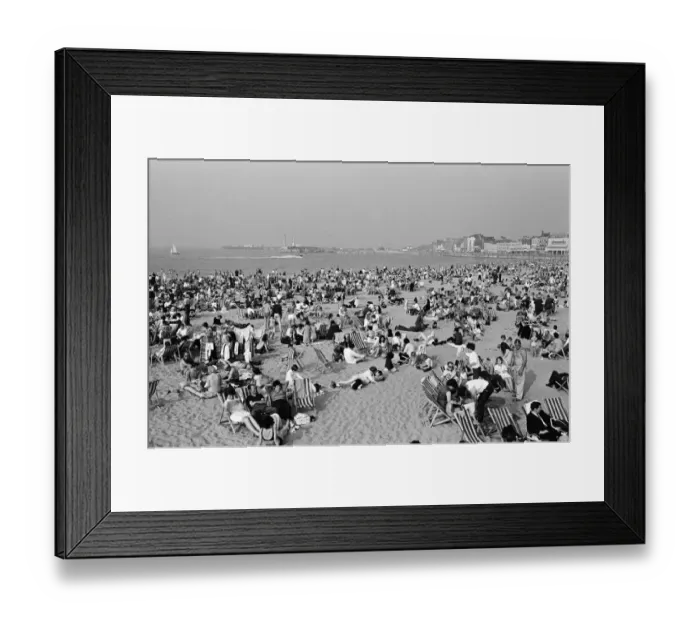 Framed Print : Bank holiday scenes at Margate, Kent. 27th August 1967