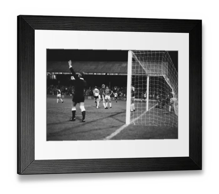 Framed Print : Reading 4-2 Chesterfield, Division Three match at Elm Park, Wednesday 2nd October 1985 Framed Print : Reading 4-2 Chesterfield, Division Three match at Elm Park, Wednesday 2nd October 1985