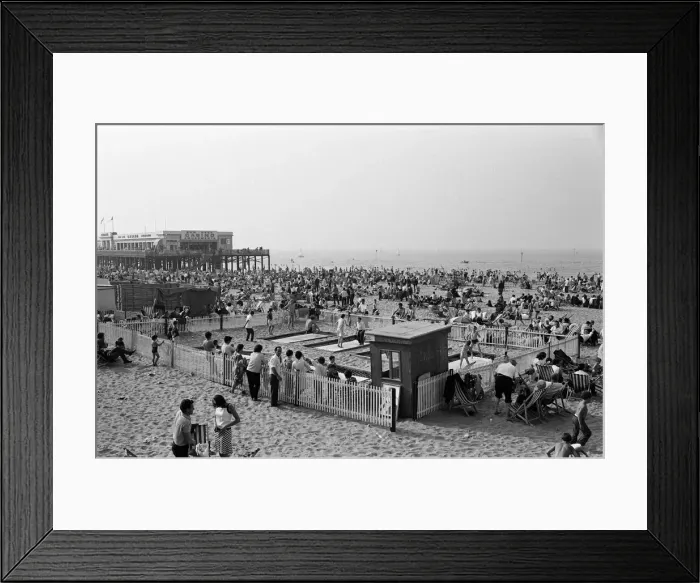 Framed Print : Bank holiday scenes at Margate, Kent. 27th August 1967