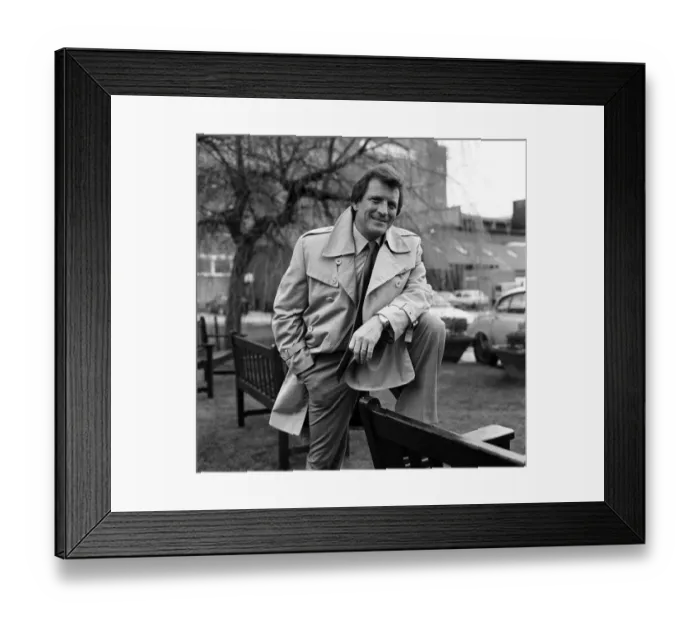 Framed Print : Coronation Street actor Johnny Briggs. 7th December 1983 Framed Print : Coronation Street actor Johnny Briggs. 7th December 1983