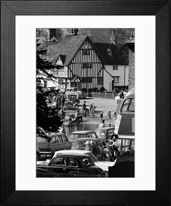 Framed Print : Sunshine and high temperatures brought out the family motorist - they all seemed to have Framed Print : Sunshine and high temperatures brought out the family motorist - they all seemed to have