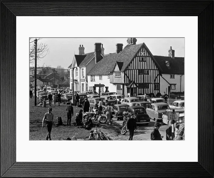 Framed Print : Sunshine and high temperatures brought out the family motorist - they all seemed to have Framed Print : Sunshine and high temperatures brought out the family motorist - they all seemed to have