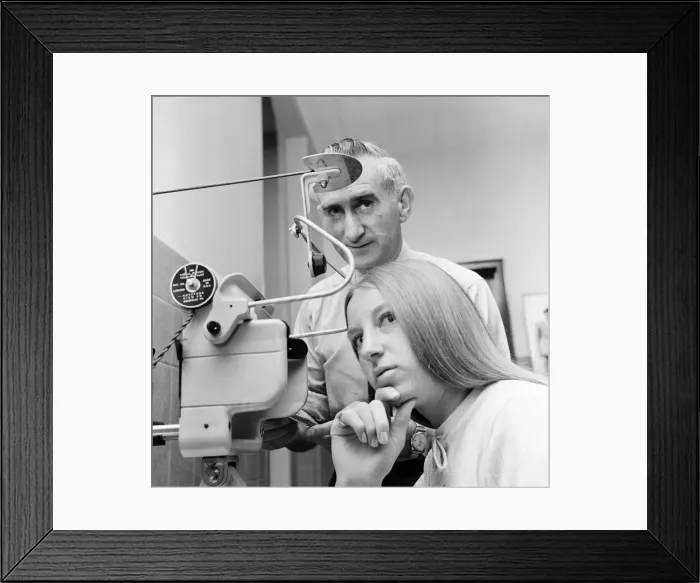 Framed Print : Optician with Visual Survey Telebinocular, Newcastle, 22nd July 1971 Framed Print : Optician with Visual Survey Telebinocular, Newcastle, 22nd July 1971