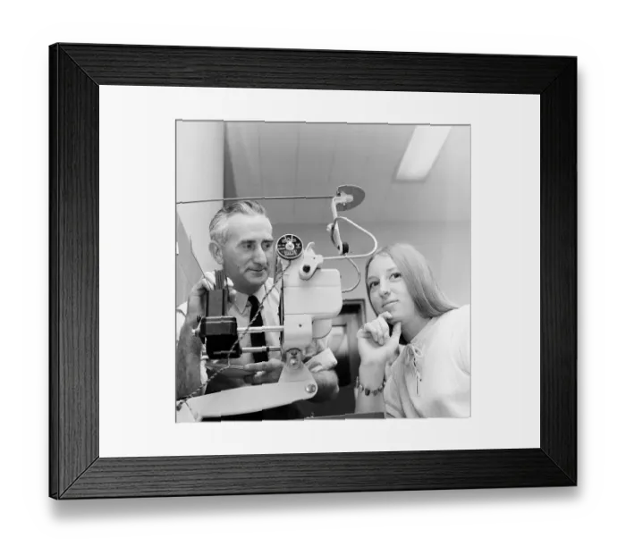 Framed Print : Optician with Visual Survey Telebinocular, Newcastle, 22nd July 1971