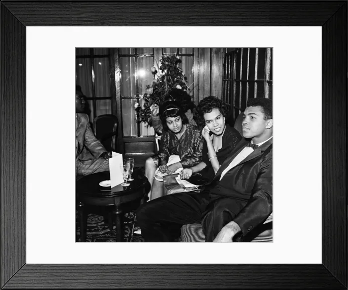 Framed Print : Cassius Clay aka (Muhammad Ali) pictured at the Piccadilly Hotel after beating