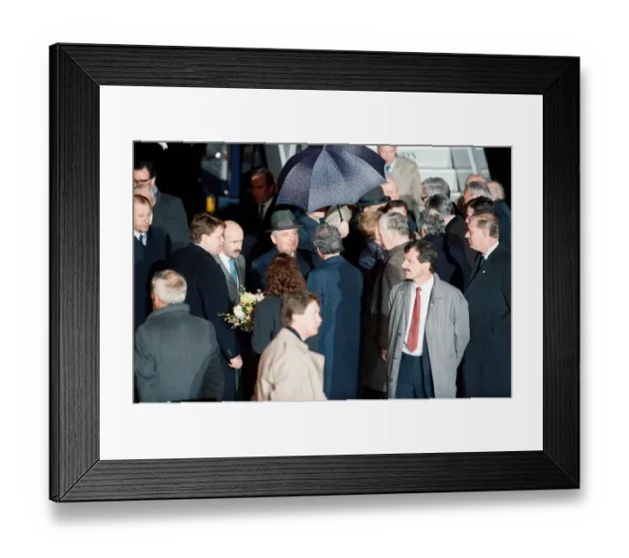 Framed Print : Margaret Thatcher meeting Mikhail Gorbachev, General Secretary of the Central Committee