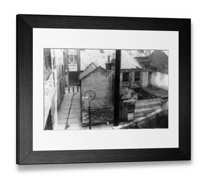 Framed Print : Derelict 19th century cottage in Swan Street, Torquay before its demolition in the 1930s