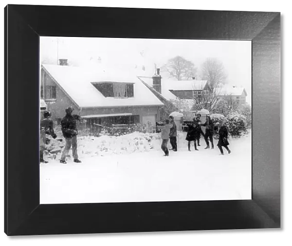 Bygones snow scene - Snow falling in Shiphay, Toquay, January 1963