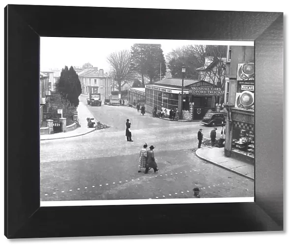 November 1953 showing the installation of new traffic lights in Brunswick Square, Torquay