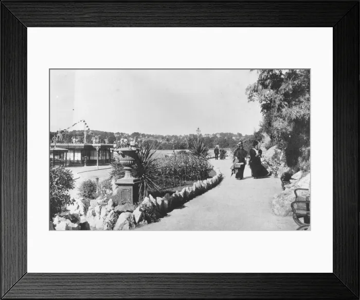 Framed Print : The eastern entrance to Rock Walk. The urn has long gone but the benches survive Framed Print : The eastern entrance to Rock Walk. The urn has long gone but the benches survive