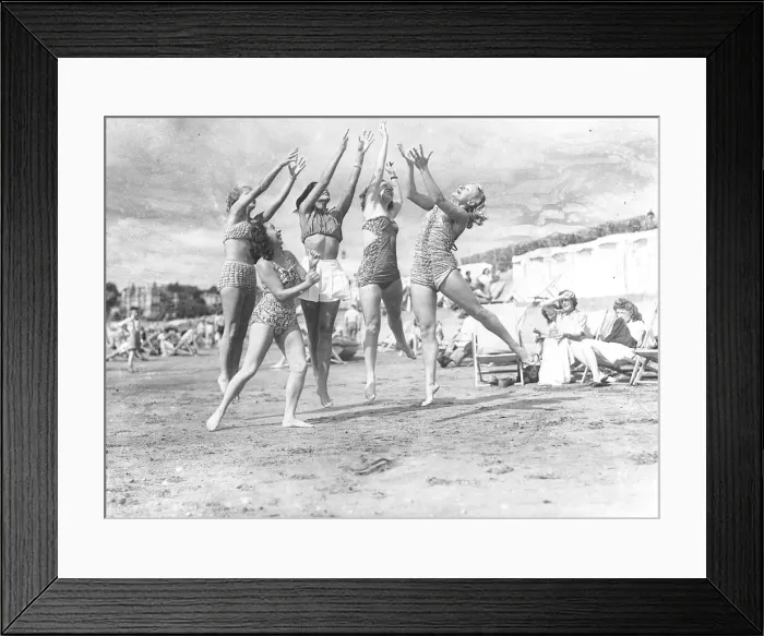 Framed Print : Bathing beauties at Torre Abbey, Torquay in August 1949 Framed Print : Bathing beauties at Torre Abbey, Torquay in August 1949