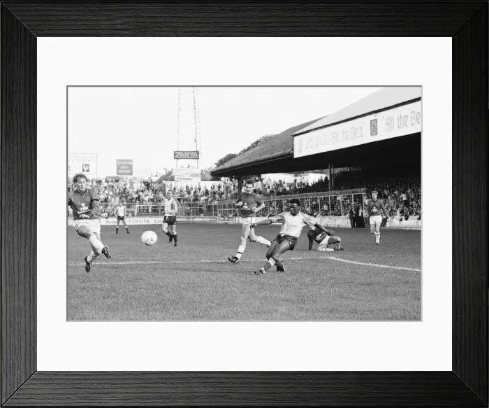 Framed Print : Reading 1-0 Bolton, league division three match at Elm Park, Saturday 5th October 1985 Framed Print : Reading 1-0 Bolton, league division three match at Elm Park, Saturday 5th October 1985