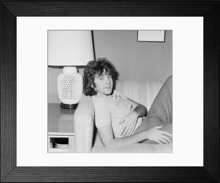 Framed Print : David Essex, Singer and Actor, pictured relaxing in his hotel room before appearing