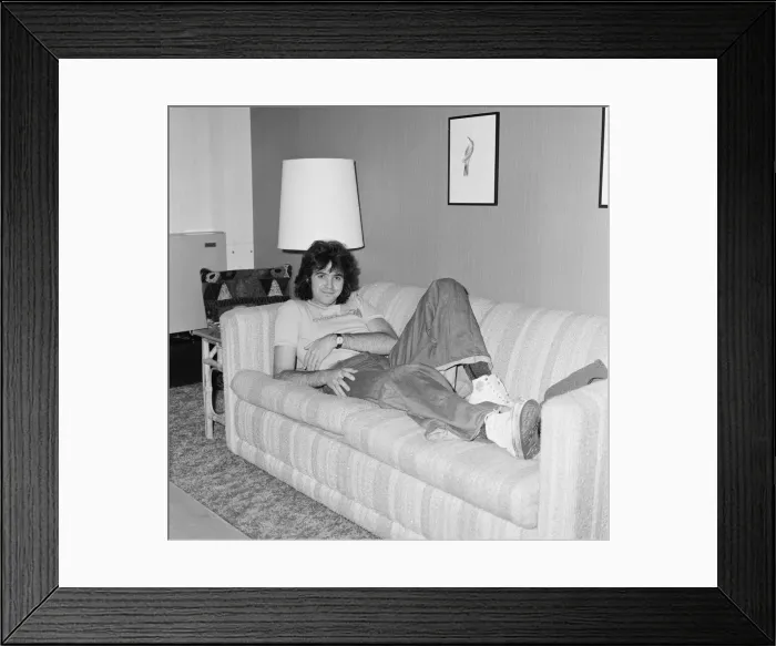 Framed Print : David Essex, Singer and Actor, pictured relaxing in his hotel room before appearing Framed Print : David Essex, Singer and Actor, pictured relaxing in his hotel room before appearing