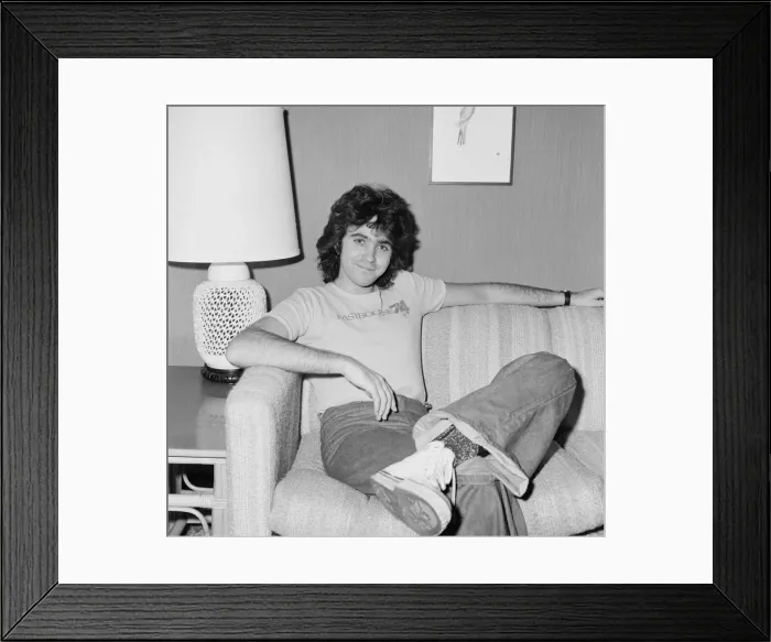 Framed Print : David Essex, Singer and Actor, pictured relaxing in his hotel room before appearing Framed Print : David Essex, Singer and Actor, pictured relaxing in his hotel room before appearing