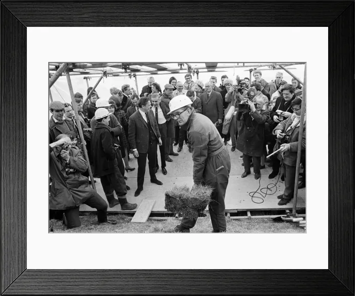 Framed Print : Excavation at Silbury Hill, Wiltshire, to be broadcast on the BBC