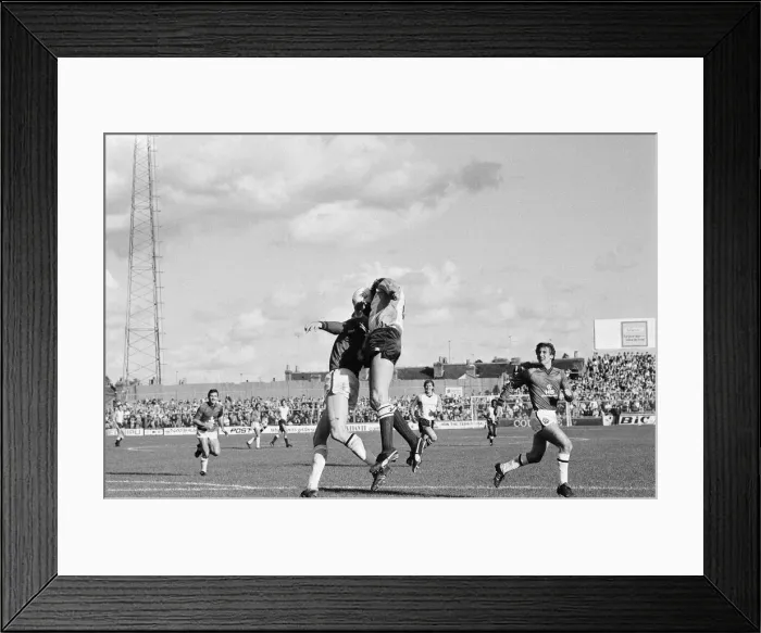 Framed Print : Reading 1-0 Bolton, league division three match at Elm Park, Saturday 5th October 1985 Framed Print : Reading 1-0 Bolton, league division three match at Elm Park, Saturday 5th October 1985