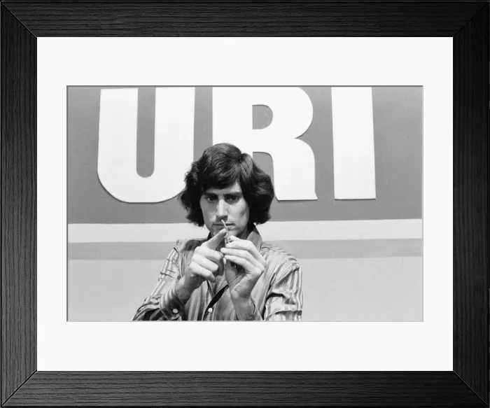 Framed Print : Uri Geller, Illusionist, 1st November 1974 Framed Print : Uri Geller, Illusionist, 1st November 1974