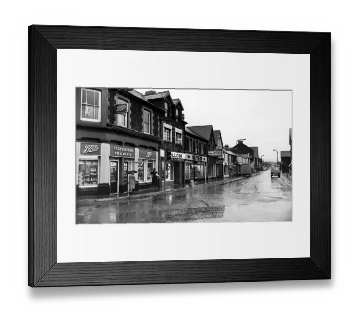 Framed Print : The High Street, leading to Bute Street, Treorchy. Treorchy