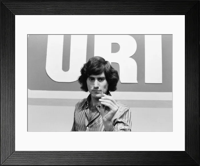 Framed Print : Uri Geller, Illusionist, 1st November 1974 Framed Print : Uri Geller, Illusionist, 1st November 1974