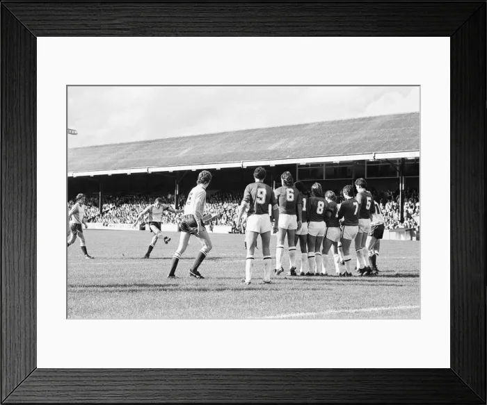Framed Print : Reading 1-0 Bolton, league division three match at Elm Park, Saturday 5th October 1985 Framed Print : Reading 1-0 Bolton, league division three match at Elm Park, Saturday 5th October 1985
