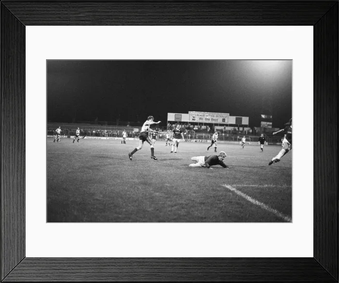 Framed Print : Reading 4-2 Chesterfield, Division Three match at Elm Park, Wednesday 2nd October 1985 Framed Print : Reading 4-2 Chesterfield, Division Three match at Elm Park, Wednesday 2nd October 1985