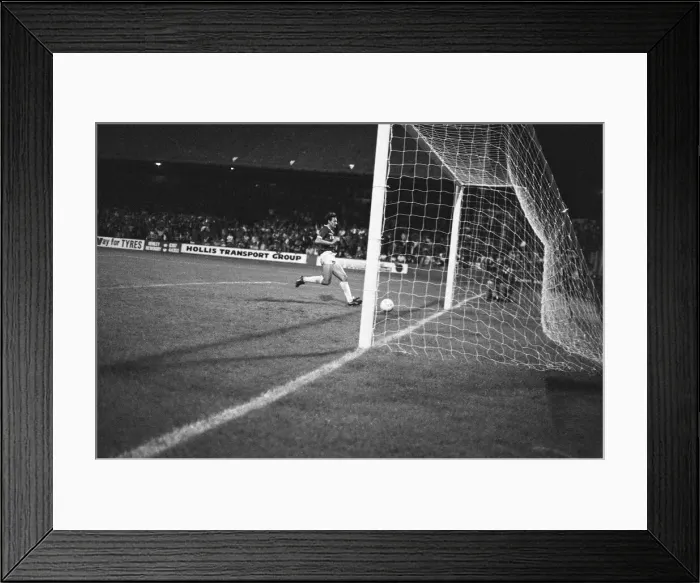 Framed Print : Reading 4-2 Chesterfield, Division Three match at Elm Park, Wednesday 2nd October 1985 Framed Print : Reading 4-2 Chesterfield, Division Three match at Elm Park, Wednesday 2nd October 1985