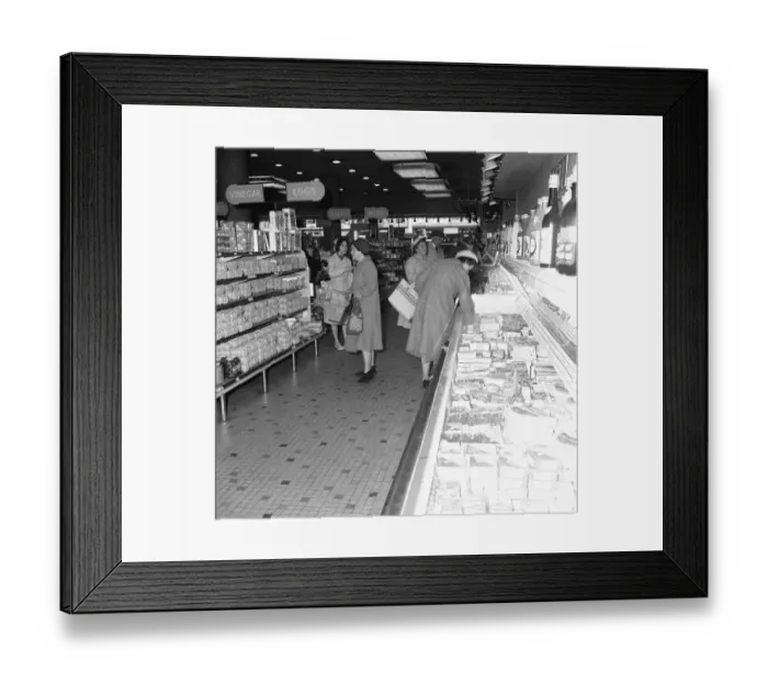 Framed Print : House wives seen here at the Bexley Heath Co-Op supermarket doing the weekly