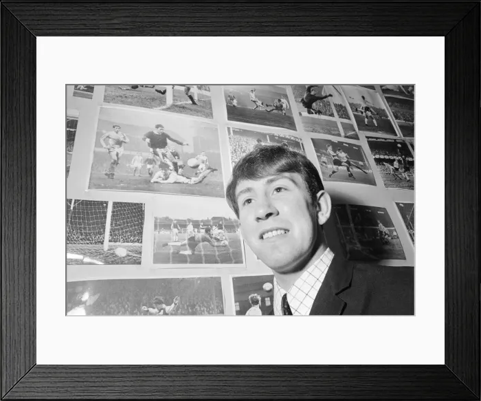 Framed Print : Howard Kendall, aged 20, has just signed for Everton Football Club for 5