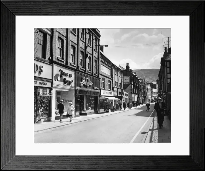 Framed Print : Taff Street, the main shopping street, Pontypridd. 27th April 1967 Framed Print : Taff Street, the main shopping street, Pontypridd. 27th April 1967