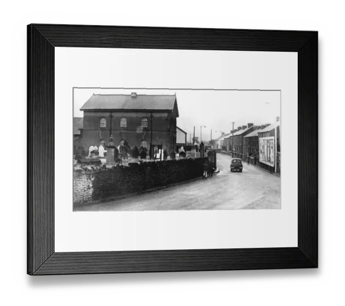 Framed Print : Tonyfelin Chapel on the Bedwas Road, Caerphilly. Shortly before the wall to the graveyard Framed Print : Tonyfelin Chapel on the Bedwas Road, Caerphilly. Shortly before the wall to the graveyard