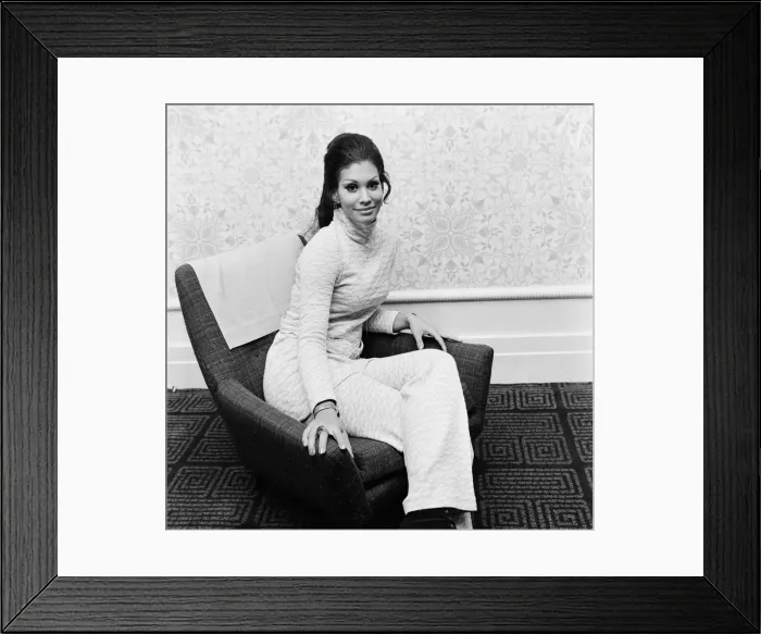 Framed Print : Jennifer Hosten, Miss World 1970, pictured in Newcastle, 10th January 1970 Framed Print : Jennifer Hosten, Miss World 1970, pictured in Newcastle, 10th January 1970